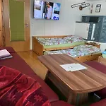 Ferienzimmer Oelhaf Mit Couch Self Check-in Mit Key-tresore Wilhelmsdorf